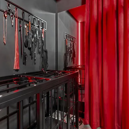 Secret Bdsm - Stylowy I Klimatyczny Dla Doroslych, New - Fotel Gyno, Klimatyzacja, Parking Podziemny ורשה
