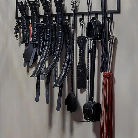 Secret Bdsm - Stylowy I Klimatyczny Dla Doroslych, New - Fotel Gyno, Klimatyzacja, Parking Podziemny * Varsóvia