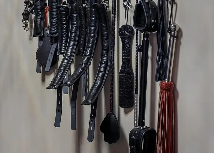 Secret Bdsm - Stylowy I Klimatyczny Dla Doroslych, New - Fotel Gyno, Klimatyzacja, Parking Podziemny * Warszawa