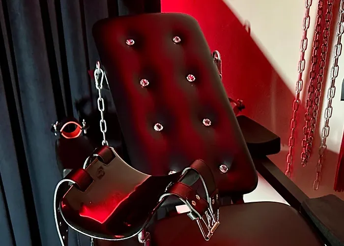 Secret Bdsm - Stylowy I Klimatyczny Dla Doroslych, New - Fotel Gyno, Klimatyzacja, Parking Podziemny * Warszawa
