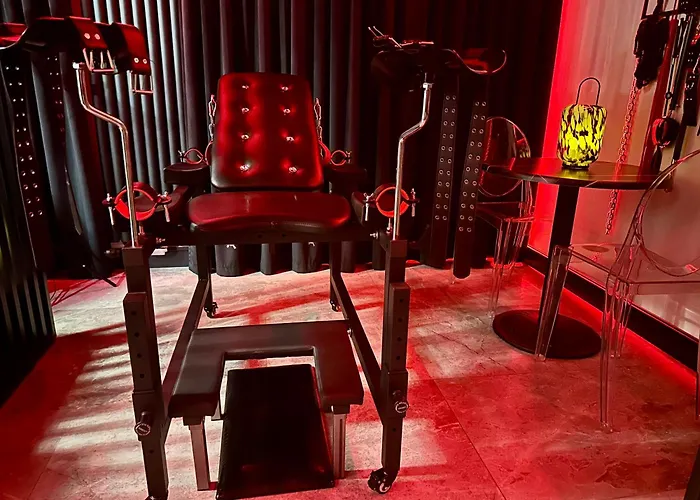 Lejlighed Secret Bdsm - Stylowy I Klimatyczny Dla Doroslych, New - Fotel Gyno, Klimatyzacja, Parking Podziemny
